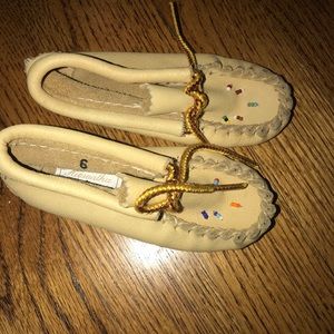 Hiawatha by Bastien leather Moccasins, baby sz 6